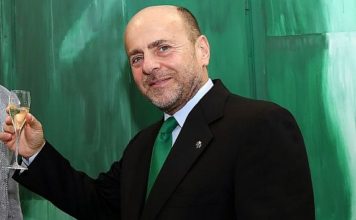 Ανακοίνωσαν αποχή……και του έκαναν τα μούτρα κρέας!!!